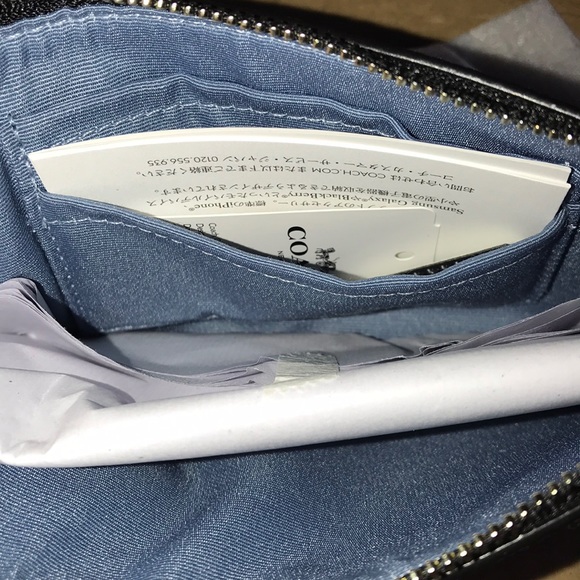 ๐๐NWT Authentic Coach Queen Bee Wristlet๐๐ - Picture 7 of 8